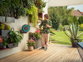 GardenHouse - Mangueira Externa Com Enrolador Retrátil, trava e Suporte Giratório 180